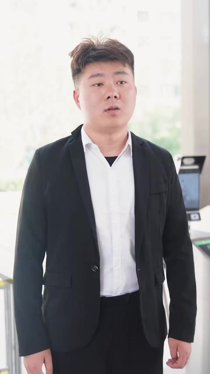 拽媽攜崽歸來(lái)（一胎三寶，神秘爹地竟是大佬）(全集)